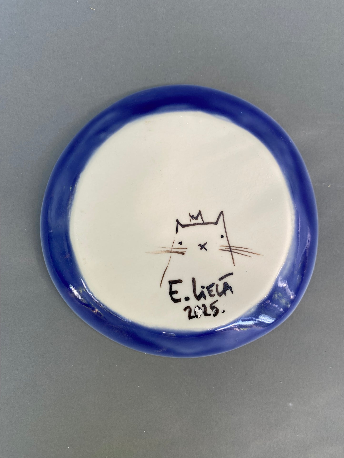 Blue eyed cat king